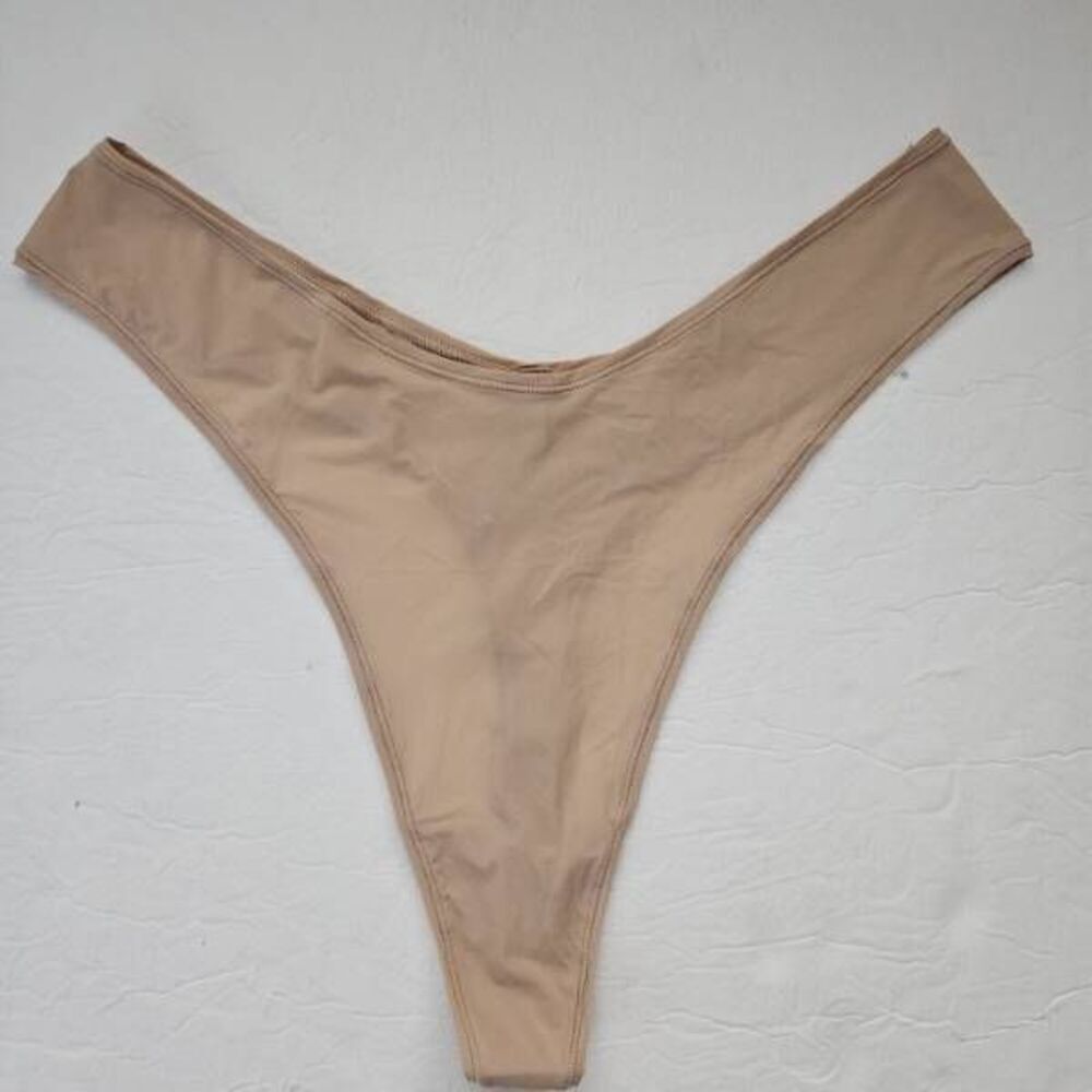 SKIMS‎ V CUT PANTY NWT